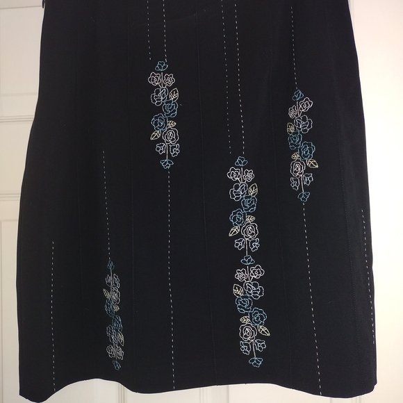 LOFT Black Knee-Length A-Line Skirt With Flowers And Side Zipper.‎ Size 14 - Picture 1 of 4